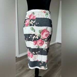 Acting Pro Black and Pink Floral Pencil Skirt